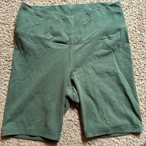 Active SET built in padding crop top w/biker shorts, both size S - Picture 3 of 3